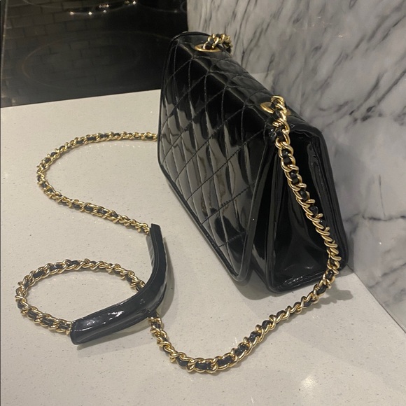 Small vintage  Italian black pattern leather bag with chain and crossbody - Picture 7 of 11